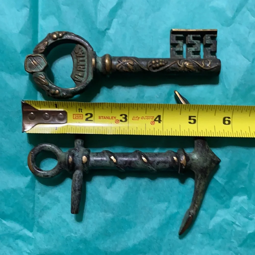 Cool wine cork opener, heavy metal pieces (2)